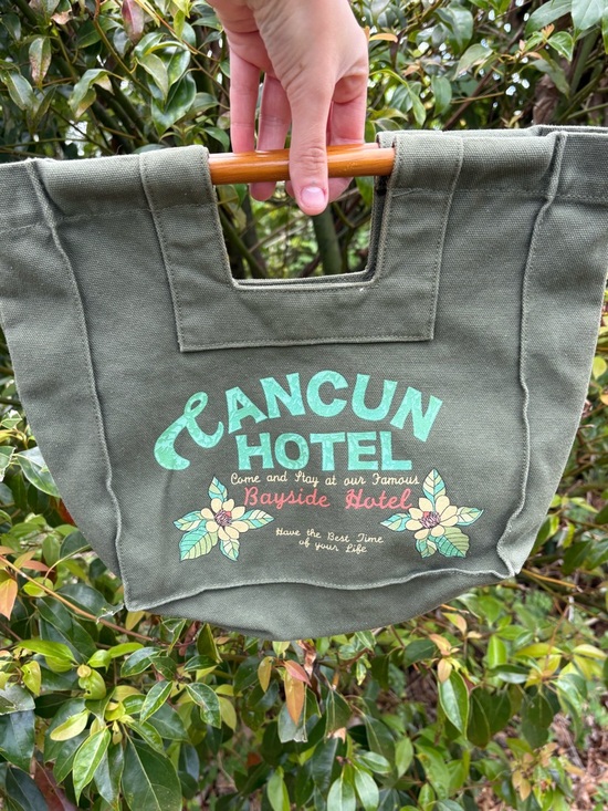 Old Navy Handbags - Cancun Hotel Canvas Tote Bag Wooden Handle Green Vacation Travel Old Navy Cotton